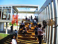 写真をクリックすると拡大写真と展示物がご覧になれます