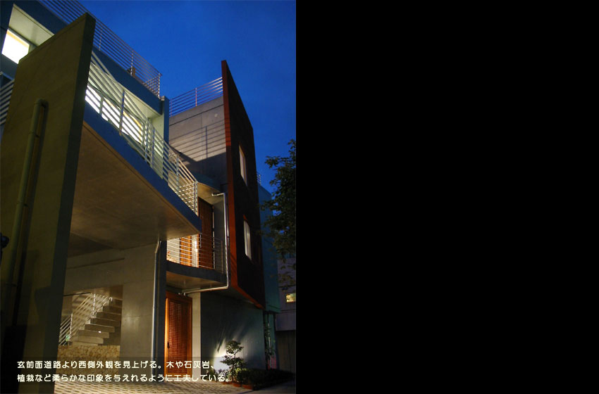 □下の小さい画像をクリックで好きな画像に切り替わります。
□[SlideShow]クリックで自動スライドショー。
□→は次へボタン。
□←は戻るボタン。