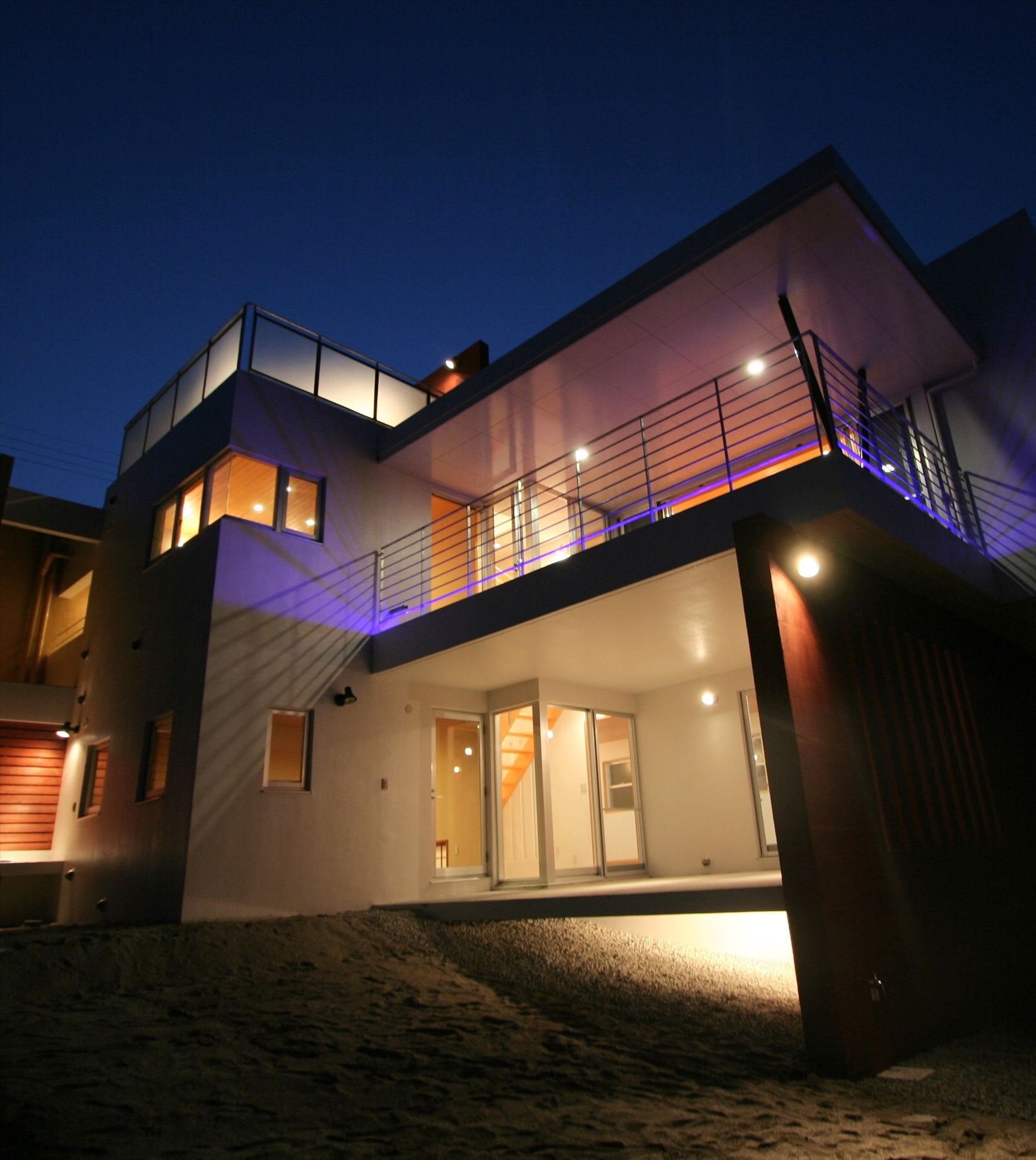 高江洲の家 ~傾斜地に建つ家~