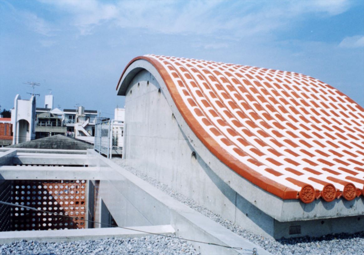 小禄の家 ~市街地のコートハウス~