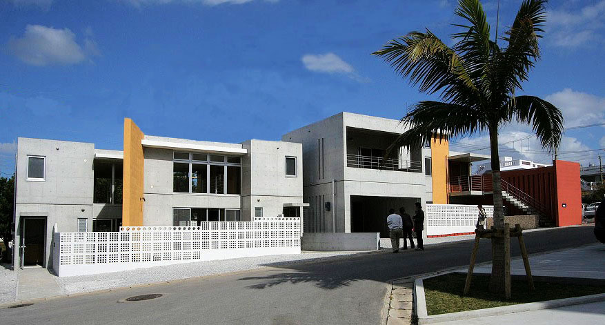 桃山の家 ~公園に隣接する2所帯の長屋~